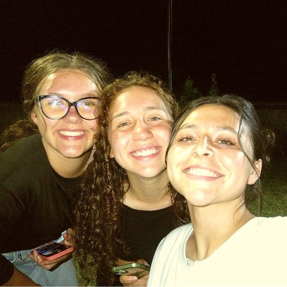 Meet your Posher, Trinity - Picture 2 of 7